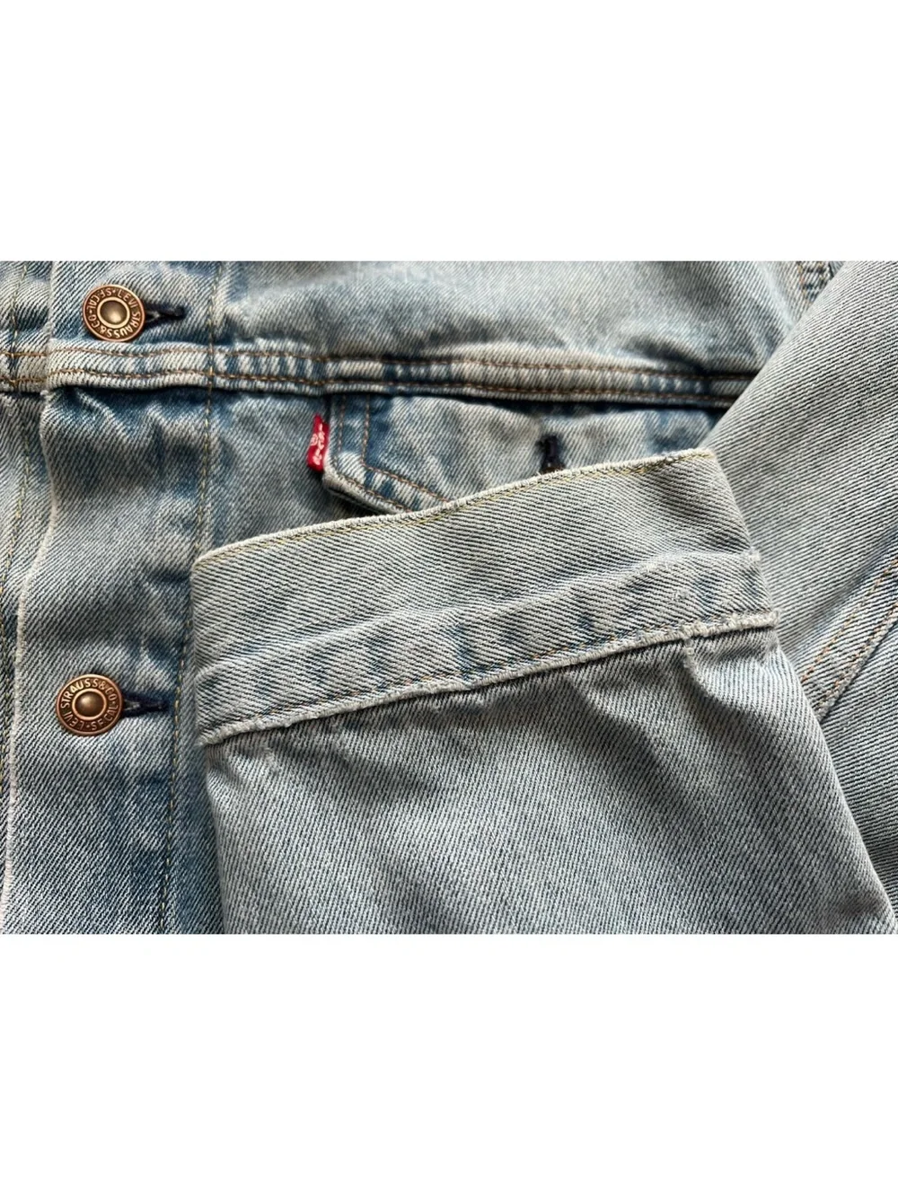 Levi’s Trucker Jacket 72334‑0131 Men’s XL • Soft Broken‑In Denim • Light Wash Fa